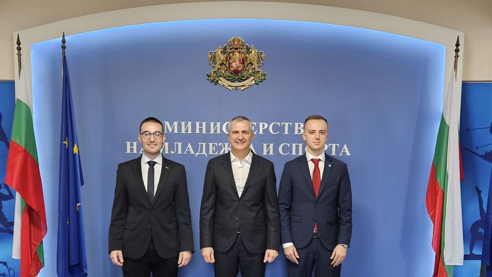Министър Димитър Илиев обсъди с младежи развитието на спорта