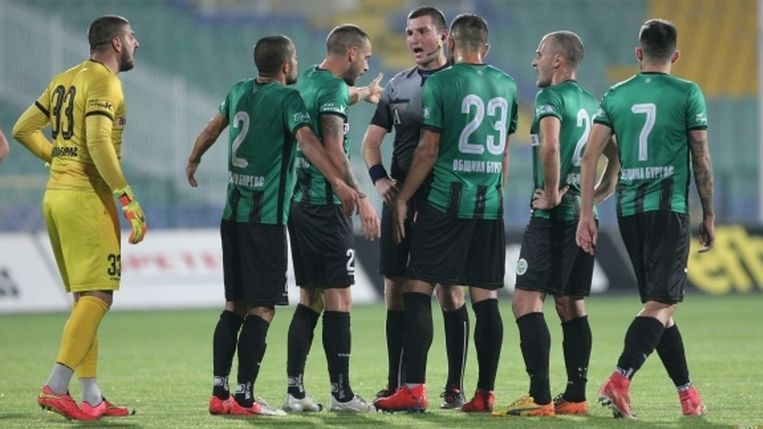 Лошо! Бургас под частична блокада! Забраниха футбола и спорта