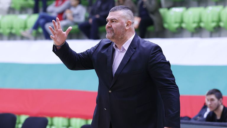 Старши треньорът на баскетболния Черноморец Бургас Васил Евтимов призова хората