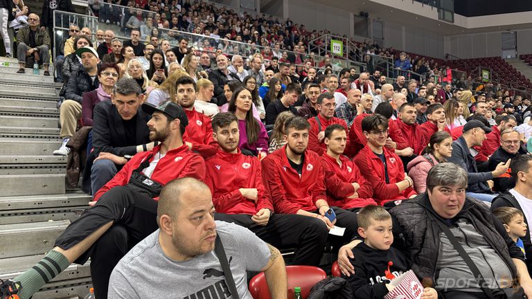 Волейболистите на ЦСКА дерат гърла за баскетболния тим