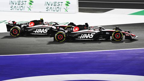  Пилотите на Хаас могат да се нападат, само че не и да си пречат 