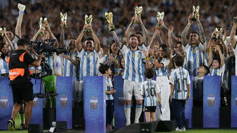 Впечатляващи празненства на “Монументал” за световната титла на Аржентина… но и нови изцепки на играчите