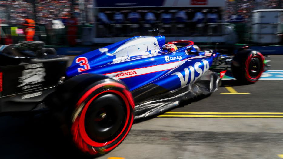 Пилоти се оплакват от меките сликове на Пирели