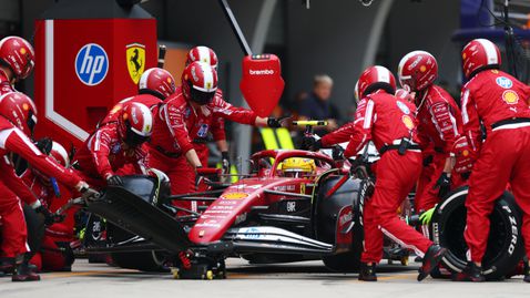  Ферари изравни срамно достижение на Ероуз с двойната дисквалификация 