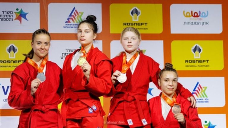 Българските състезателки спечелиха три сребърни медала при юношите и девойките