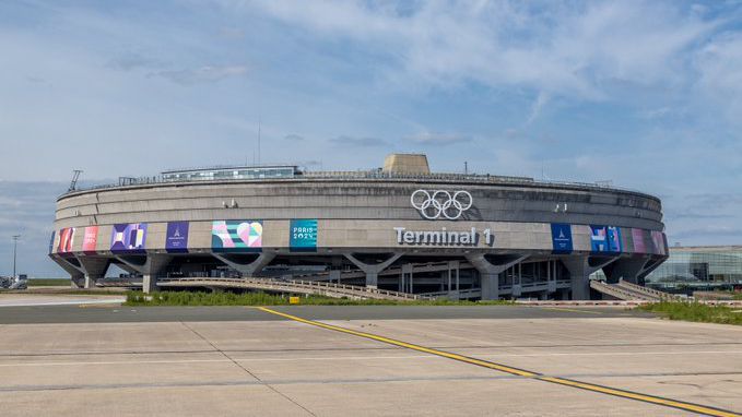 Олимпийските кръгове украсиха фасадата на летище "Дьо Гол" в Париж