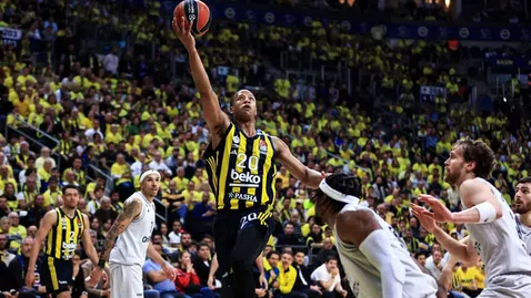 Фенербахче смаза Париж Баскетбол за едно полувреме