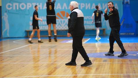 БФБаскетбол с детайли за националния лагер за подрастващи, воден от Пини Гершон и Людмил Хаджисотиров