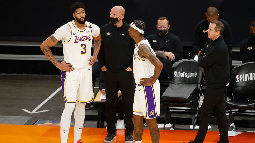 Лейкърс стартира с поражение в плейофите