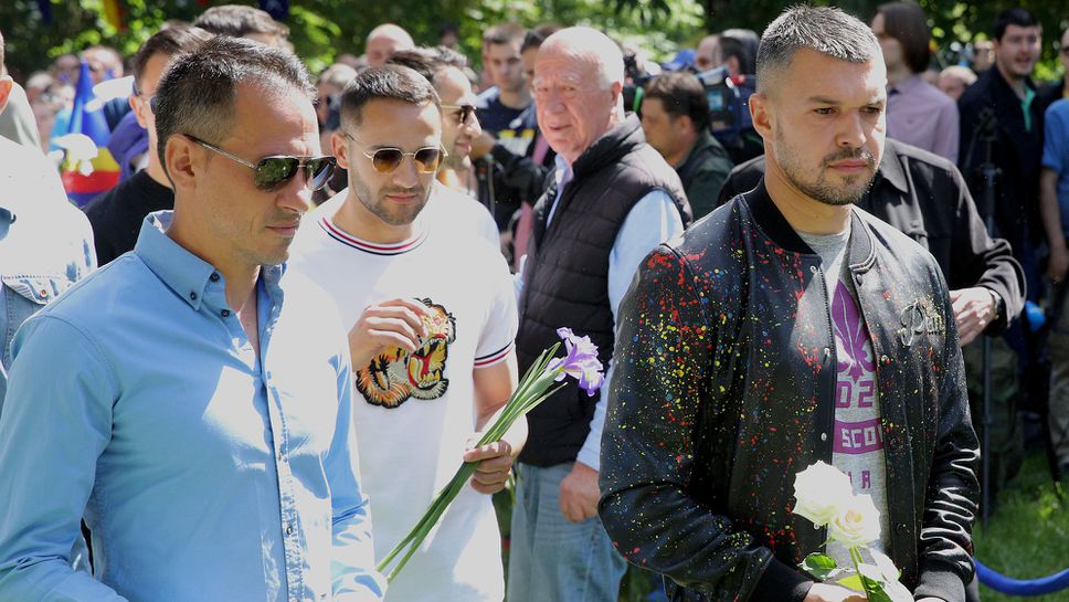 ПФК Левски поднесе цветя на Могилката