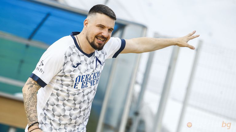 Бившият играч а след това и спортен директор на Левски
