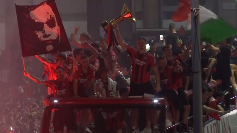 Хиляди тифози на Милан се включиха в шампионския парад на "росонерите"