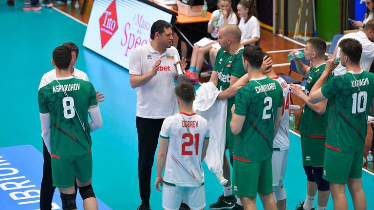 Волейболистите от националния отбор на България излизат днес в 22,00