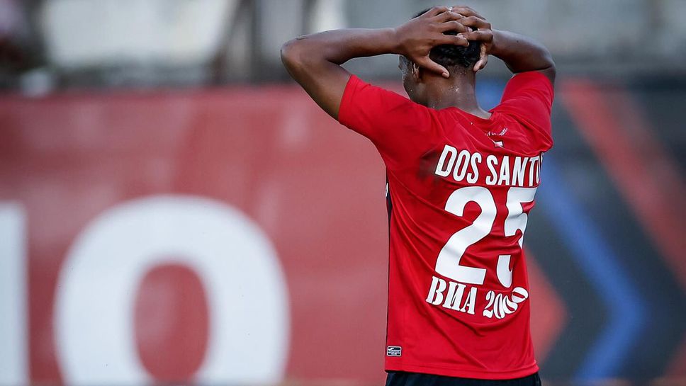 Локомотив (Сф) се раздели с крило