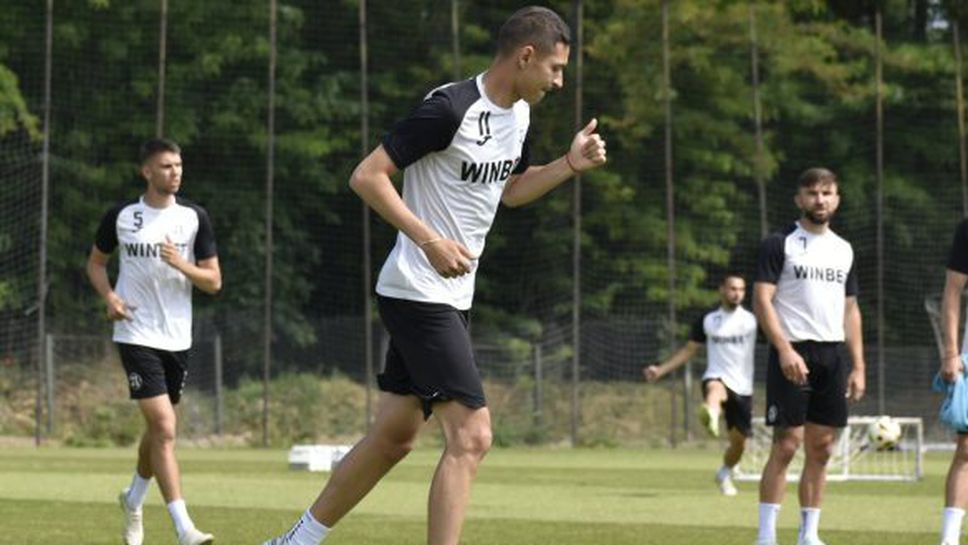 Подготовката на Локо (Пд) продължава в очакване на съперник за баража