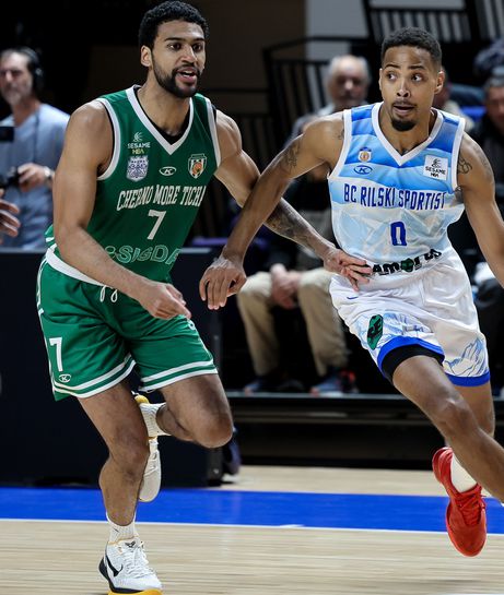 Американският баскетболист Алън Арнет ще носи екипа на Рилски спортист