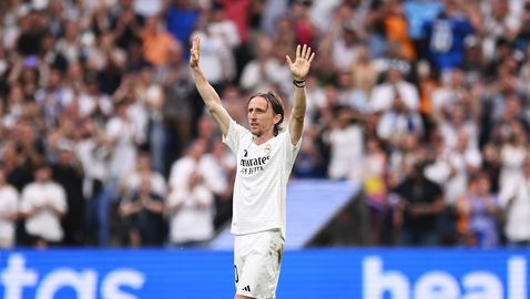 Емоционалното сбогуване на Великана Модрич с "Бернабеу"