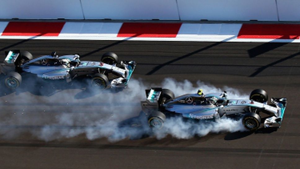 Мерцедес ще оставят Хамилтън и Розберг да се състезават до финала