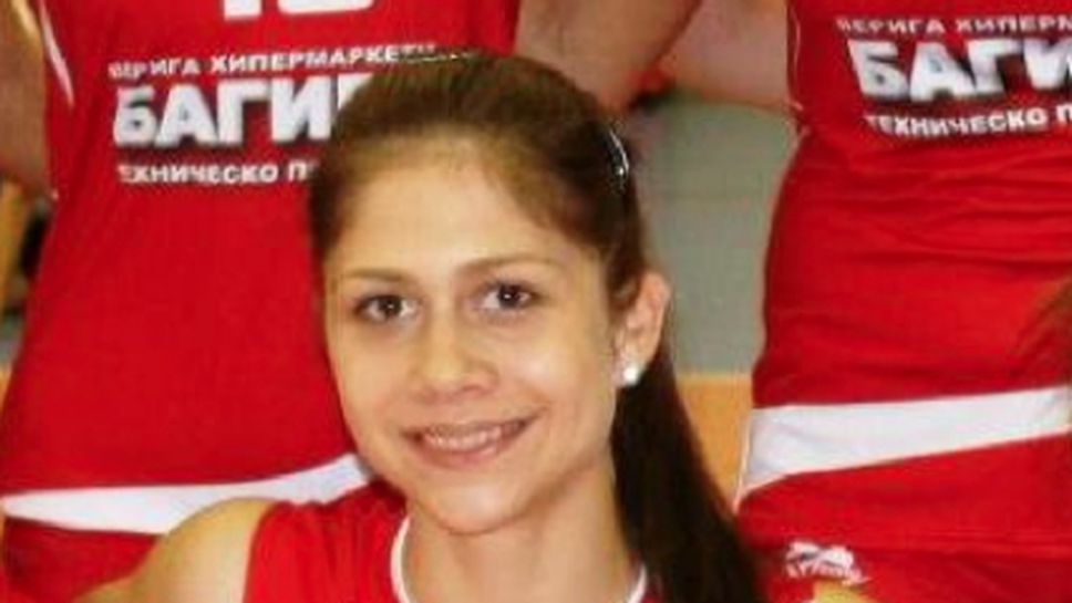 Волейболистка напусна Казанлък преди старта на първенството