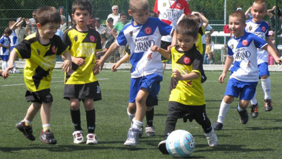 Малчуганите от детските градини в Панагюрище ще играят безплатно футбол