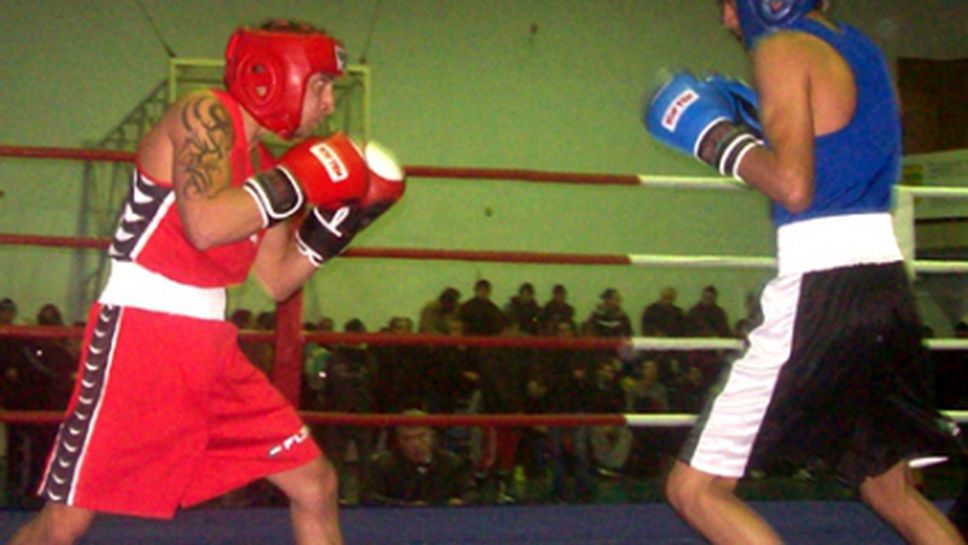 Георги Трайков се класира за полуфиналите на европейското по бокс