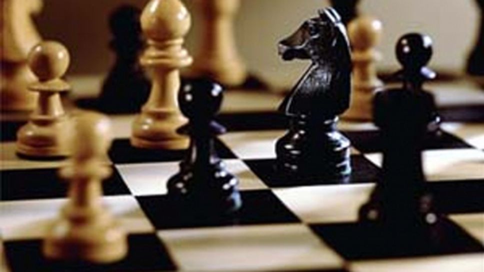 Шах от бивни на мамут за световния шампион по шахмат