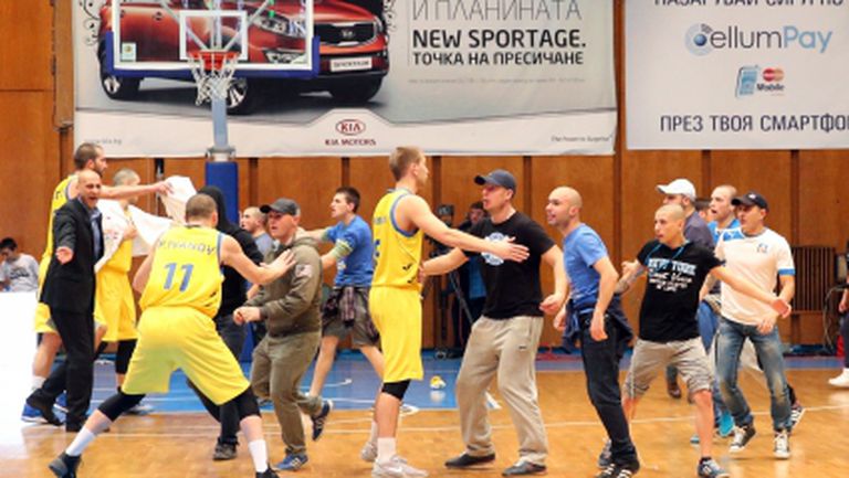 Баскетболният Левски се извини за грозните сцени в "Универсиада"