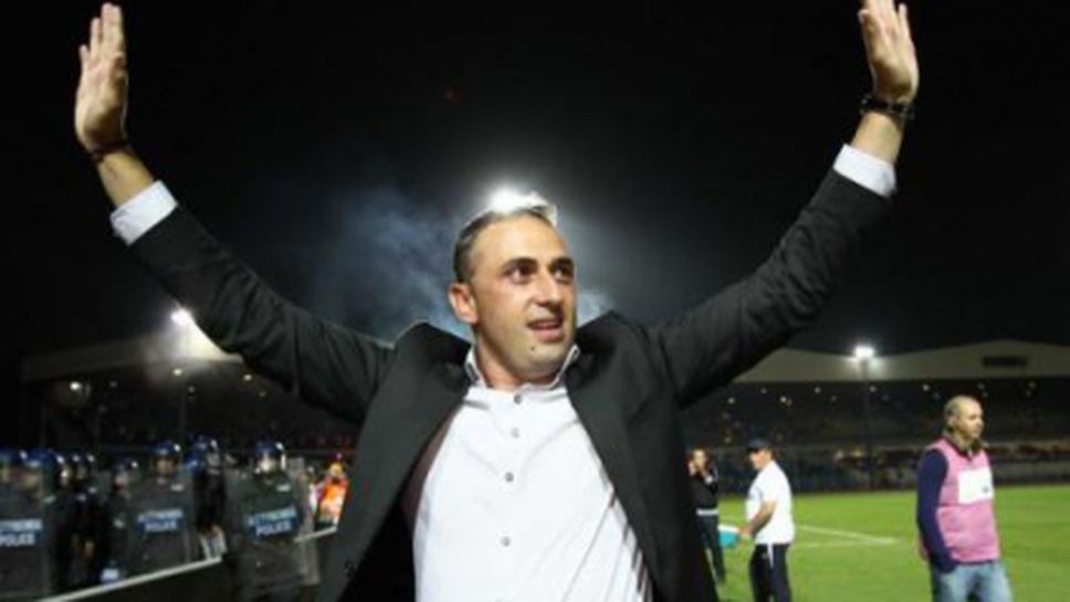 АЕЛ освободи Петев след поредица от мръсни номера - треньорът дава кипърците на ФИФА