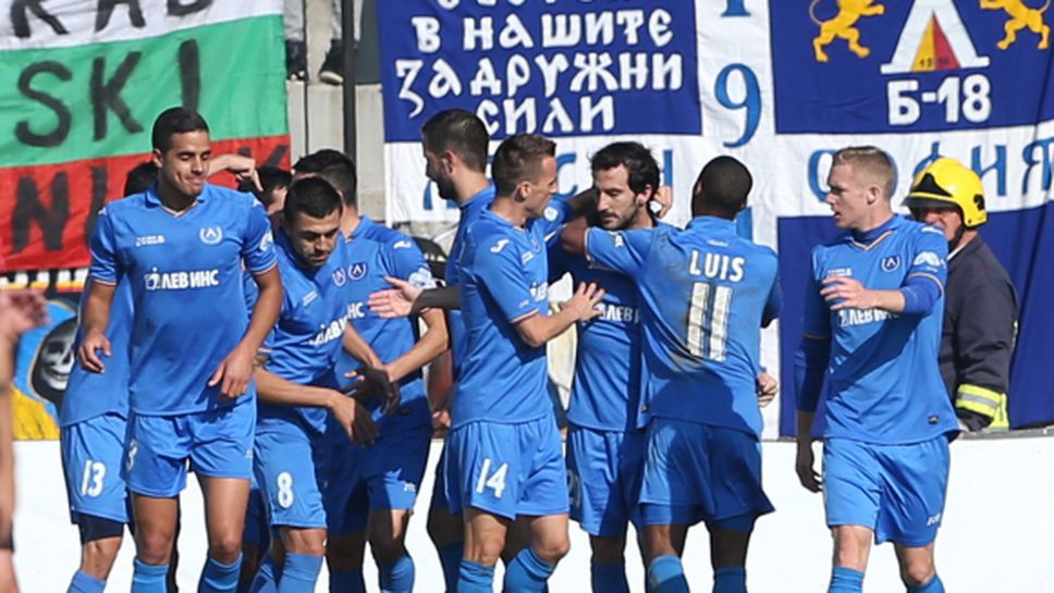 Левски търси 13-а победа срещу Литекс в София