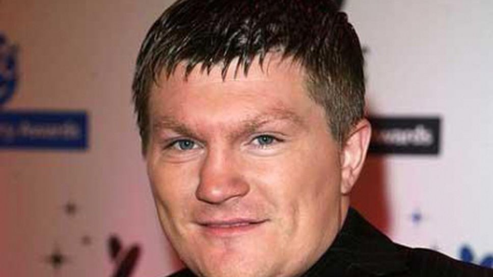 Рики Хатън отново сложи ръкавиците