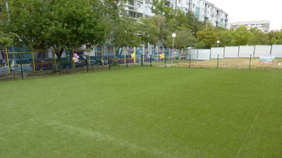"Звездичка" направи съзвездие от футболни игрища в бургаските градини