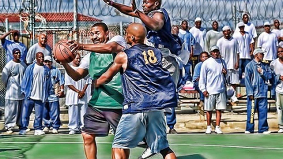 Затворници играха баскетбол с Уориърс