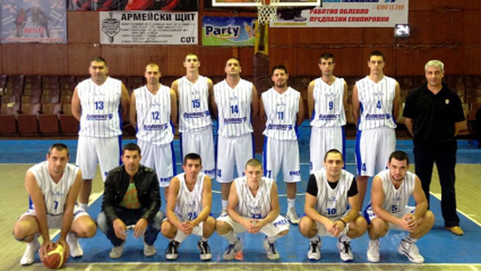 Академик (Пловдив) приема предсезонен турнир