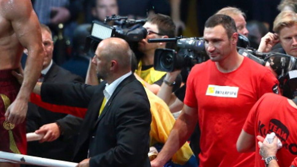 Виталий Кличко: Поветкин е герой, но това, че успя да завърши мача, струва скъпо