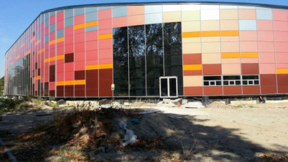 Строителството на новата спортна зала в Пловдив напредва (ГАЛЕРИЯ)