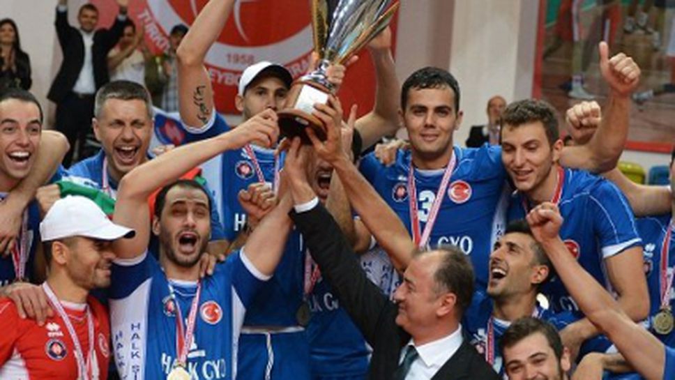 Страхотен Матей Казийски с 22 точки и MVP! Халкбанк спечели Суперкупата на Турция (ГАЛЕРИЯ)