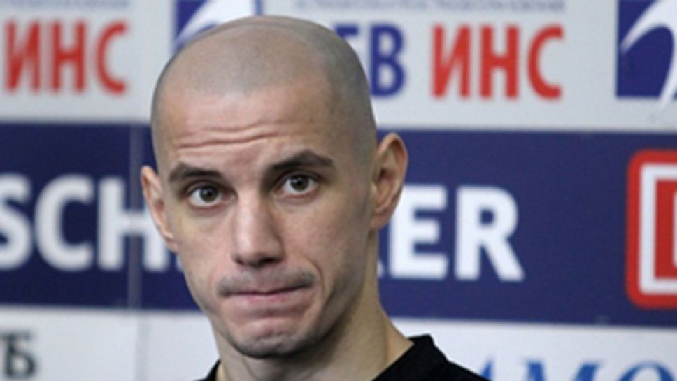 Александров започна с победа