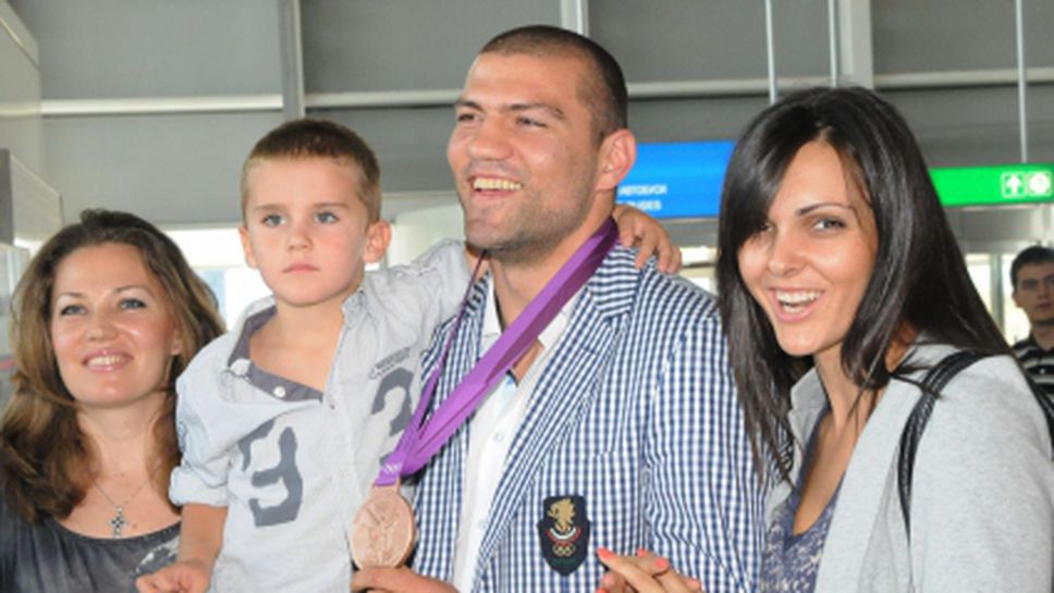 Алисия: На Тервел не му отива да бърка под хавлията на Лияна