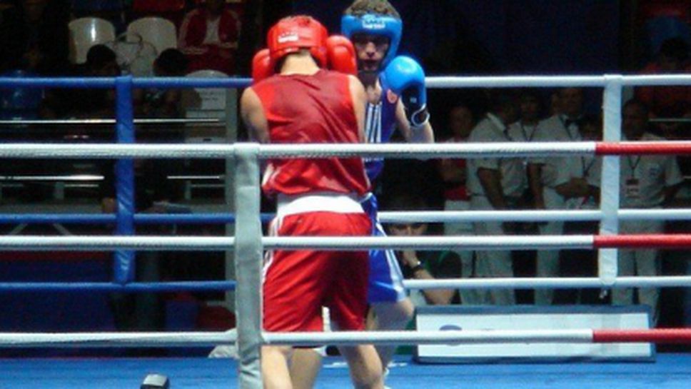 Исметов загуби на осминафиналите на световното по бокс