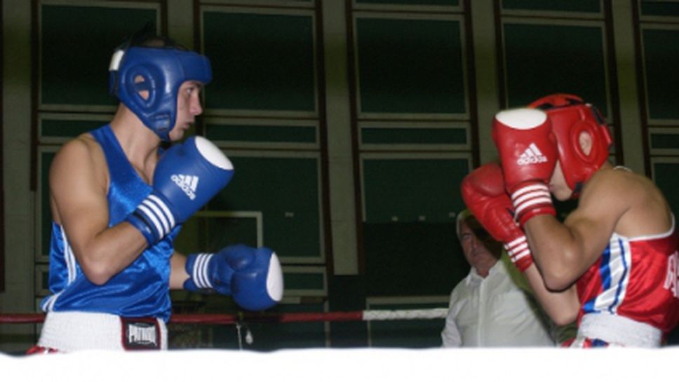 Чамов загуби на осминафиналите на световното по бокс