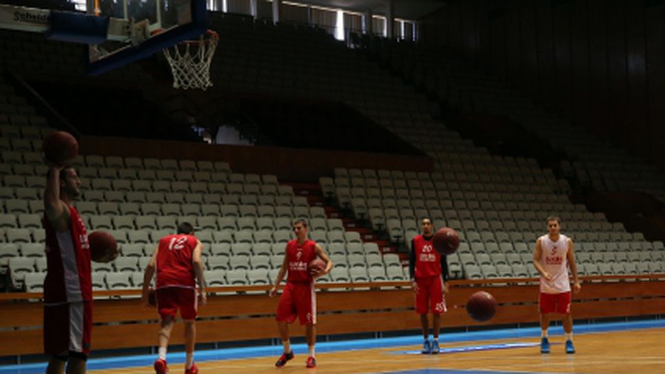 Лукойл Академик има победа срещу Химки в "Универсиада"