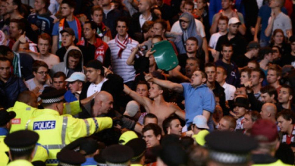 Аякс ще бъде глобен заради хулигански прояви на холандски фенове