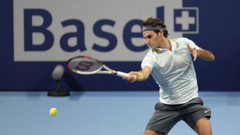 Федерер загуби сет, но се класира на 1/4-финалите в Базел