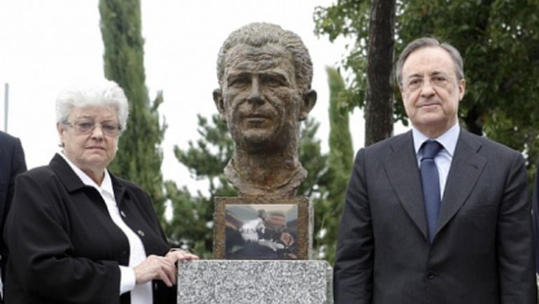 Реал (Мадрид) откри бюст на легендарния Ференц Пушкаш