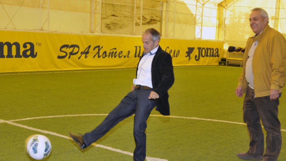 Йовчев даде начало на благотворителен футболен турнир