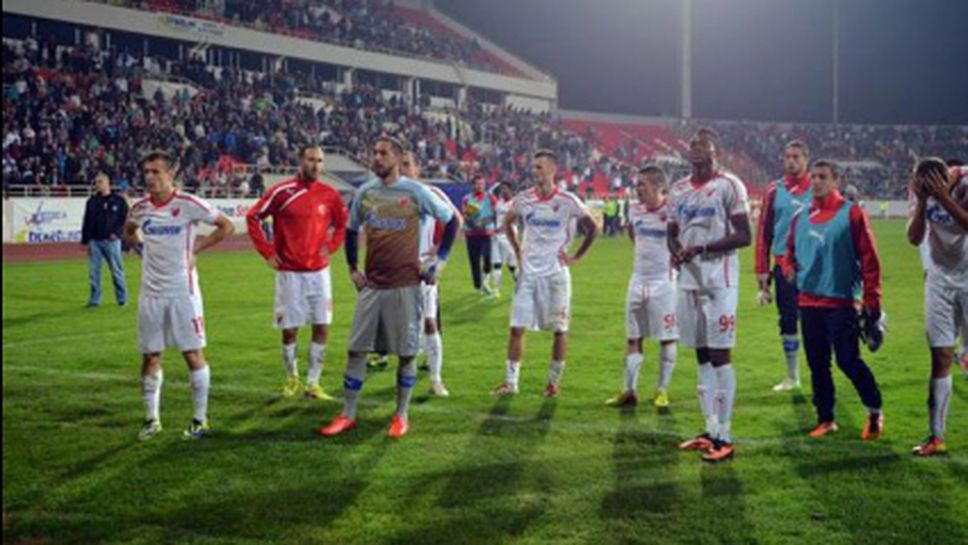 Хулиган налетя на футболистите на Звезда