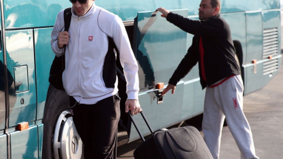 Шампионите отлетяха за Турция с 11 баскетболисти