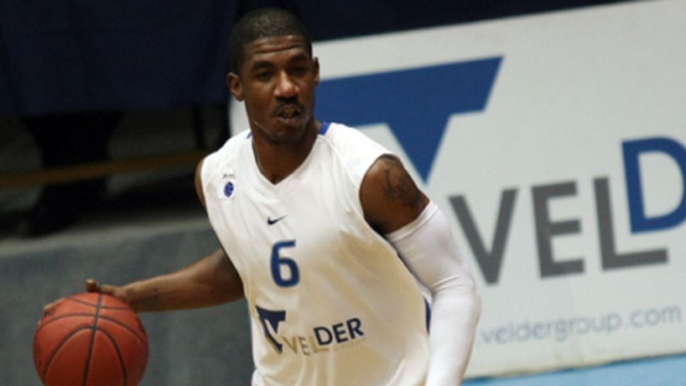 Арън Харпър става съотборник на Гларуса във Франция