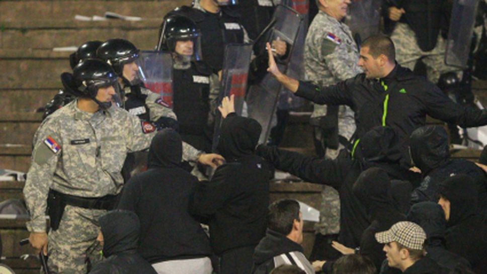 Феновете на Партизан изпепелиха "Маракана" и прекратиха дербито (видео)