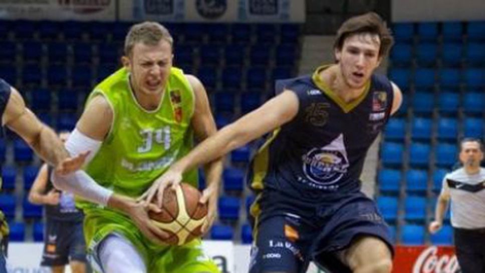 Дурчев титуляр при петата поредна загуба за Навара